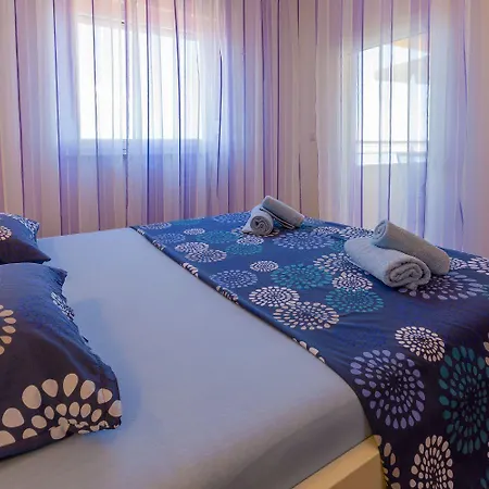 Besonderes Penthouse-apartment Auf Zwei Etagen - Nur 450 Meter Zum * 크리크베니카