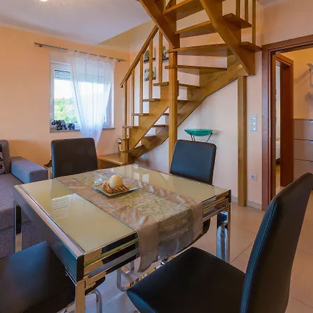 Besonderes Penthouse-apartment Auf Zwei Etagen - Nur 450 Meter Zum