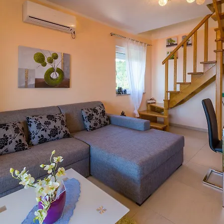 Besonderes Penthouse-apartment Auf Zwei Etagen - Nur 450 Meter Zum