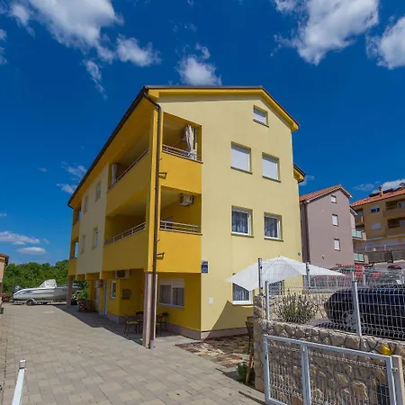 Besonderes Penthouse-apartment Auf Zwei Etagen - Nur 450 Meter Zum *