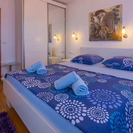 Besonderes Penthouse-apartment Auf Zwei Etagen - Nur 450 Meter Zum *