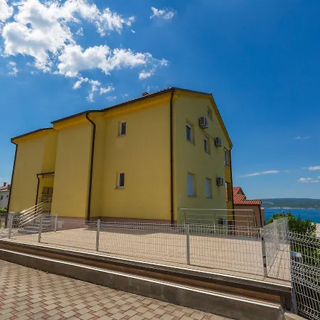 Besonderes Penthouse-apartment Auf Zwei Etagen - Nur 450 Meter Zum Crikvenica