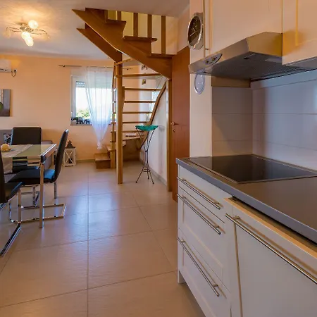 Besonderes Penthouse-apartment Auf Zwei Etagen - Nur 450 Meter Zum * Crikvenica