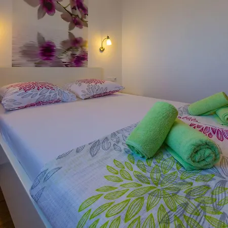 Besonderes Penthouse-apartment Auf Zwei Etagen - Nur 450 Meter Zum *