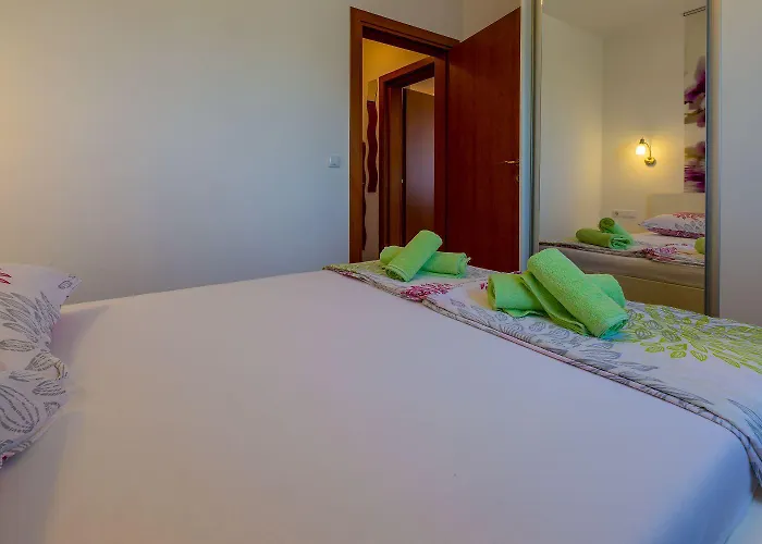 Besonderes Penthouse-apartment Auf Zwei Etagen - Nur 450 Meter Zum *