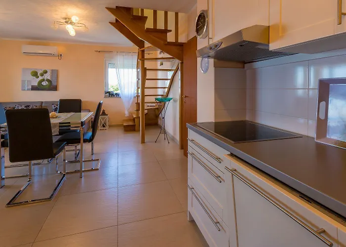 Besonderes Penthouse-apartment Auf Zwei Etagen - Nur 450 Meter Zum * Crikvenica