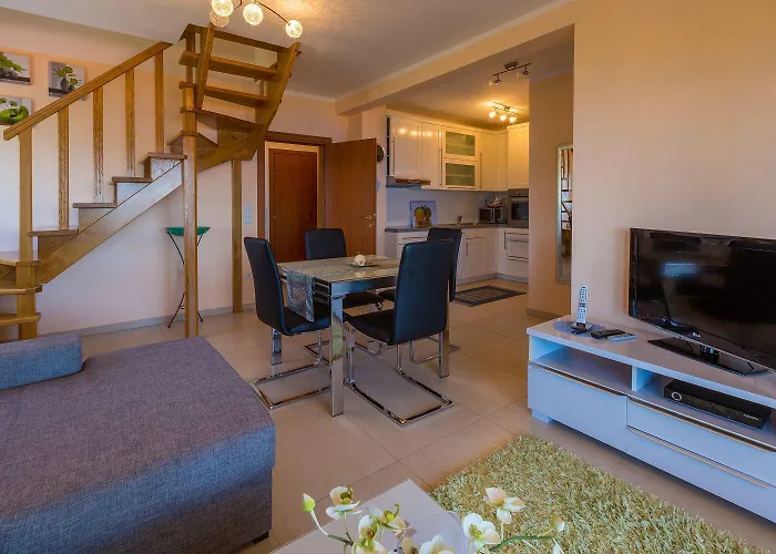 Besonderes Penthouse-apartment Auf Zwei Etagen - Nur 450 Meter Zum Apartman
